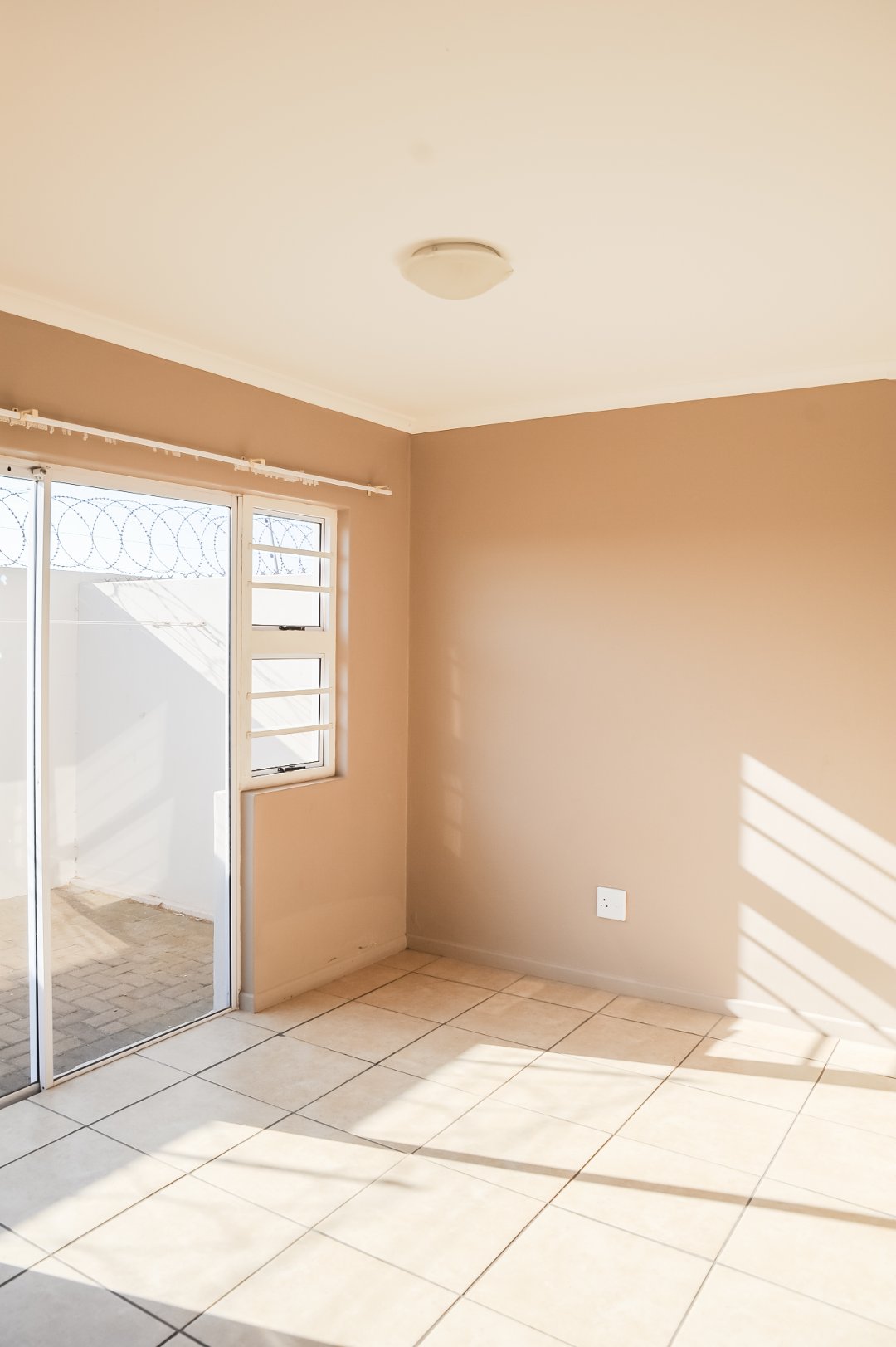To Let 3 Bedroom Property for Rent in Country Club Western Cape